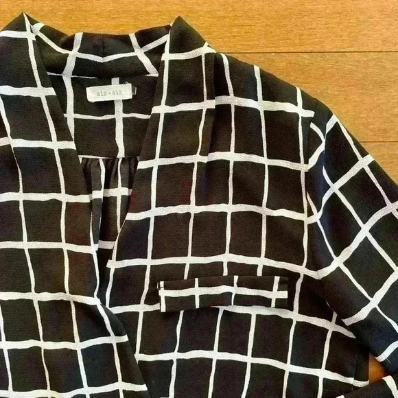 Sis Sis | Black & white stripe pattern long sleeve top blouse size small - Picture 3 of 4